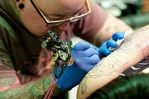 刺青 タトゥー にはデメリットがいっぱい 安室奈美恵の刺青 タトゥー は 皮フ科でレーザー除去